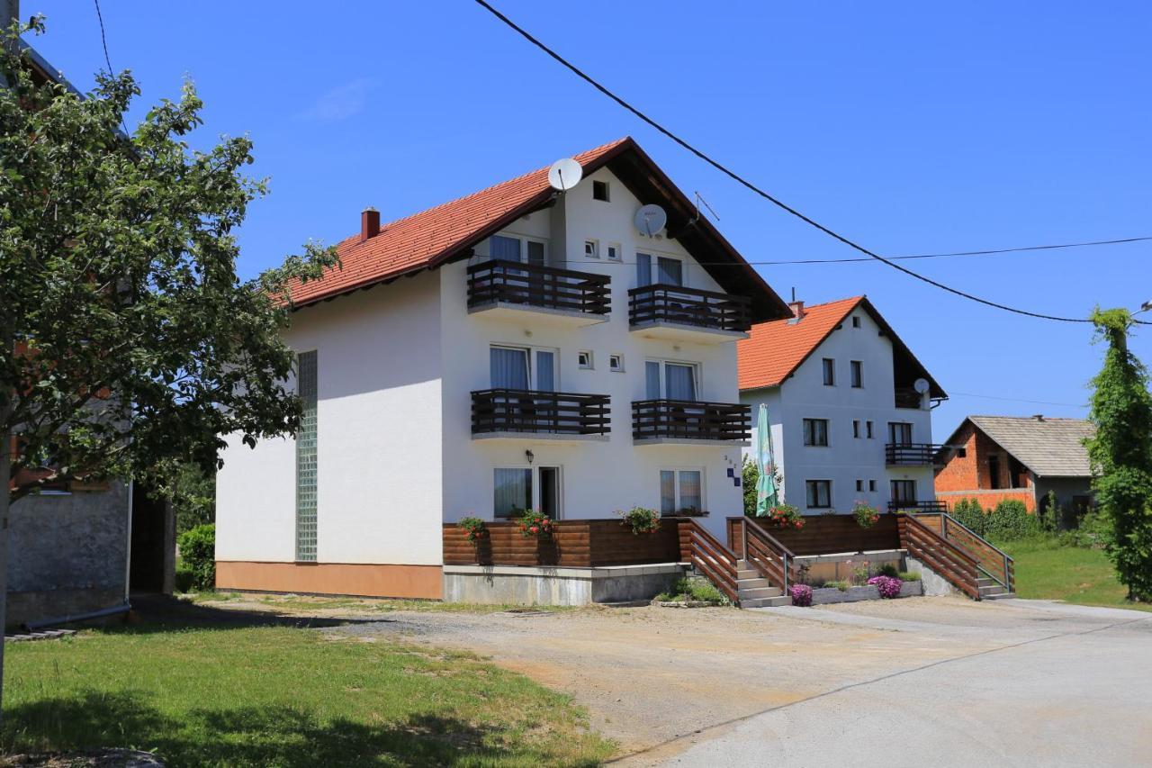 Rooms With A Parking Space Grabovac, Plitvice - 17419 Rakovica Exterior photo